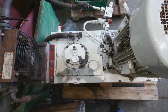 带油冷却器的液压油箱