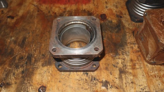 苏尔寿轴向伸缩件，带 6 个折叠，用于排气管道 H81220