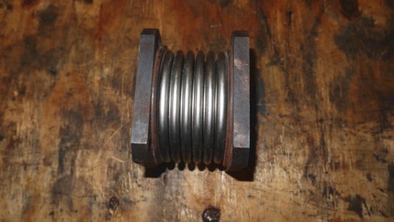 苏尔寿轴向伸缩件，带 6 个折叠，用于排气管道 H81220