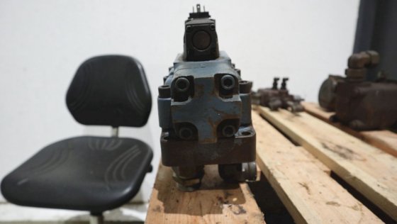 ダンヒドラ4/2油圧ベンチ DS4G 106T