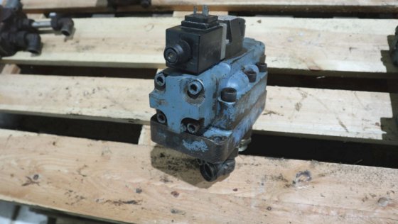 ダンヒドラ4/2油圧ベンチ DS4G 106T