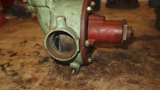 補助エンジンウォーターポンプ