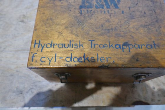 MAN B&W 柱头液压千斤顶