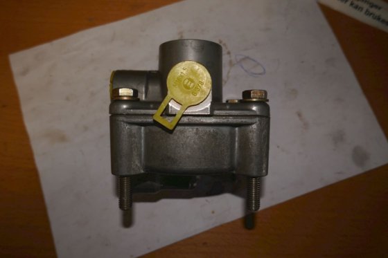 ボッシュ リレーバルブ 0481026005