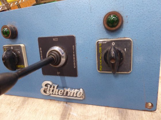 用于探照灯的 Elthermo 控制面板