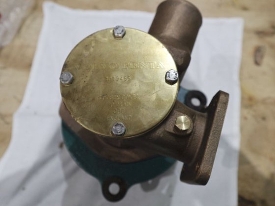 沃尔沃遍达海水泵