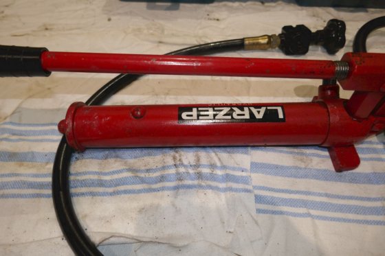 ラルゼップ油圧式トライクトランスミッター試験機