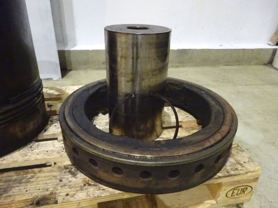 MAN B&W奥格斯堡活塞带着火花环12V 48/60