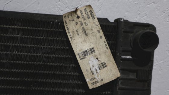 梅赛德斯 123 230E Automat 散热器