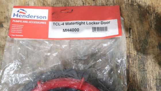 ヘンダーソン MH 4000 水密ロッカードア