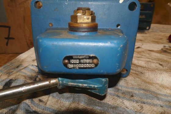 ワブコ ウェスティングハウス コントロールエアバルブ レバー付 361