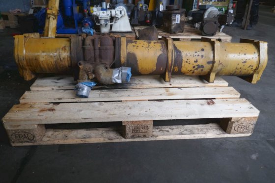 キャタピラーオイルフィルターハウスベースデュプレックス