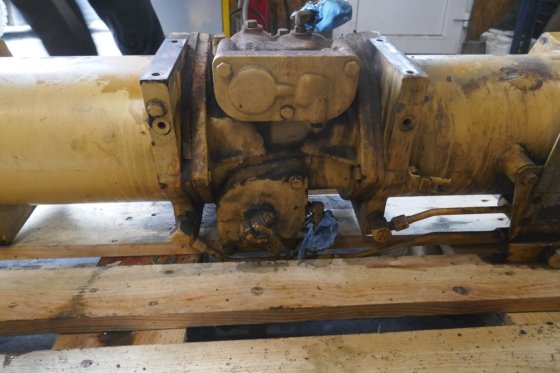 キャタピラーオイルフィルターハウスベースデュプレックス