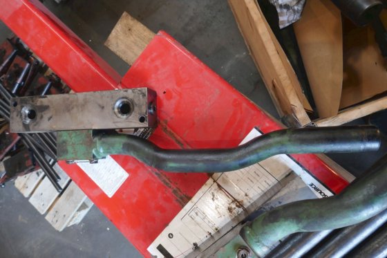 クランクケース内のバルチラ潤滑油パイプ