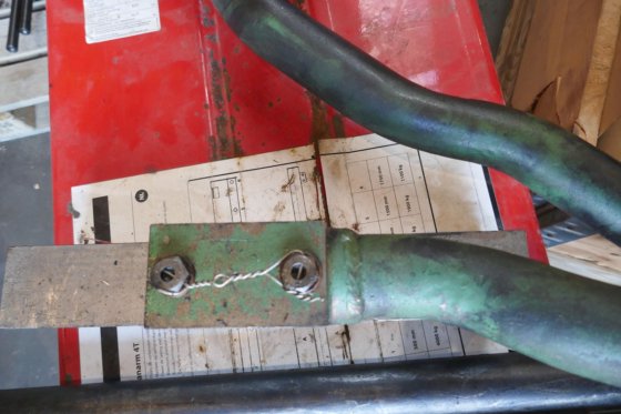 クランクケース内のバルチラ潤滑油パイプ