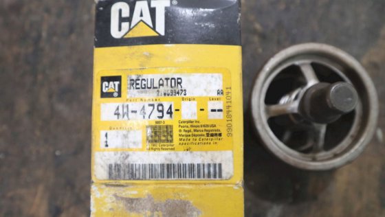 卡特彼勒发动机机油温度传感器调节器 4W4794