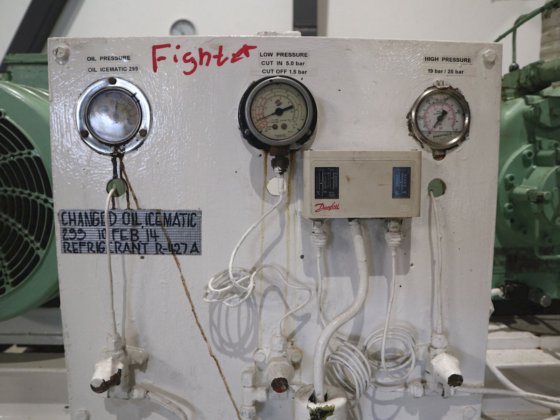 キャリア・コンプレッサー