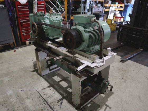 キャリア・コンプレッサー