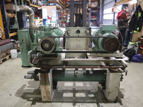 キャリア・コンプレッサー