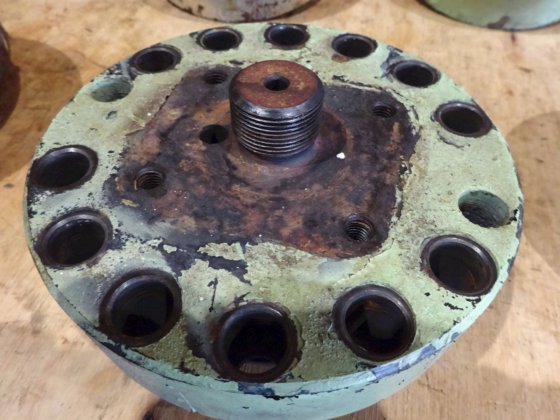 Sulzer 燃料噴射ポンプ用ポンプカバー