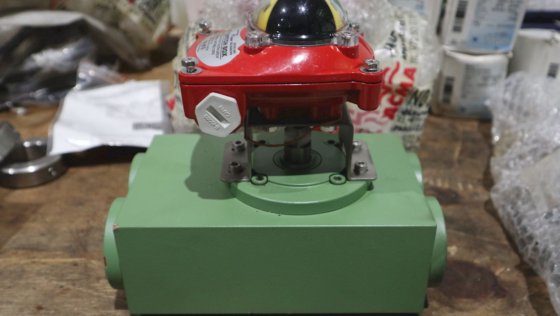 带限位开关盒阀门位置指示器的 A-928/A 型液压传动器