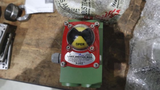 带限位开关盒阀门位置指示器的 A-928/A 型液压传动器