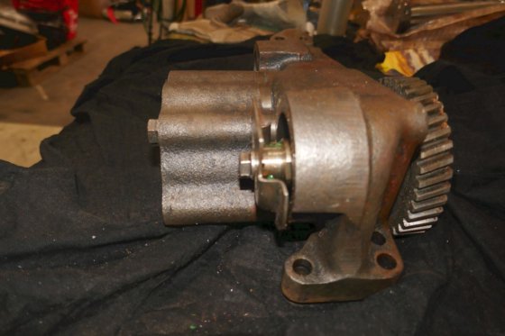 卡特彼勒车身油泵 8N8635