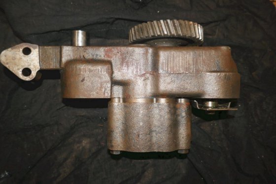 卡特彼勒车身油泵 8N8635