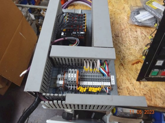 方位角控制装置