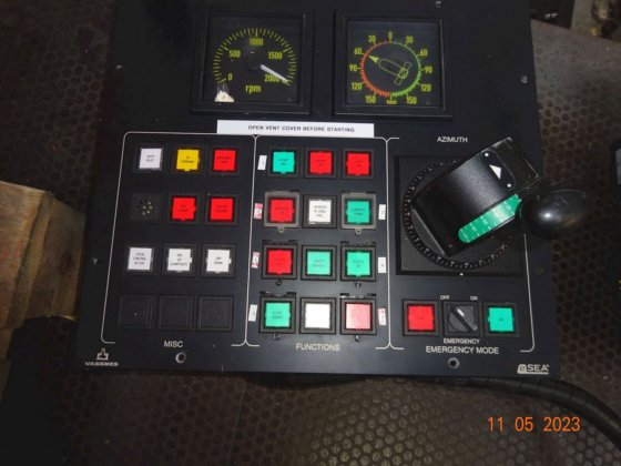 方位角控制装置