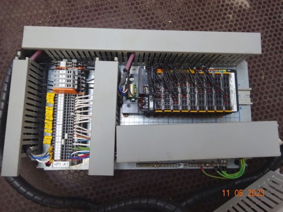 方位角控制装置