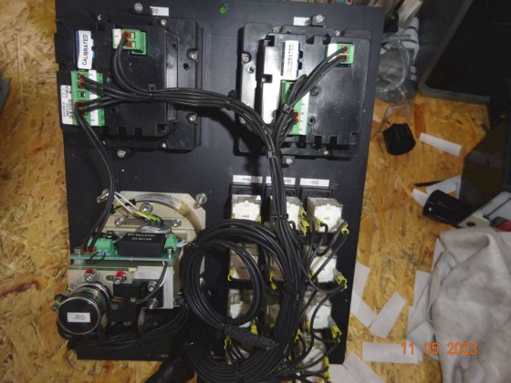 方位角控制装置