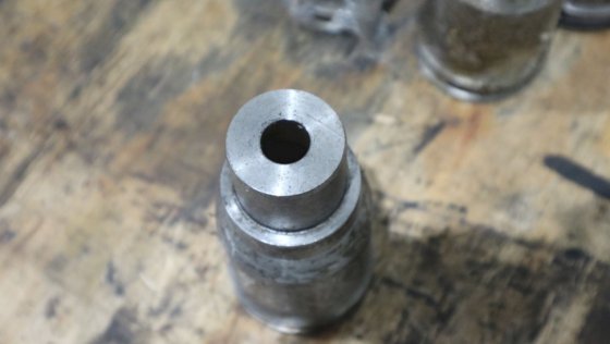 苏尔寿气缸盖喷油器衬套 27152