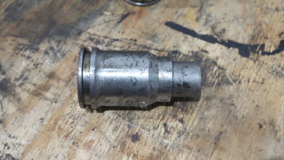 苏尔寿气缸盖喷油器衬套 27152