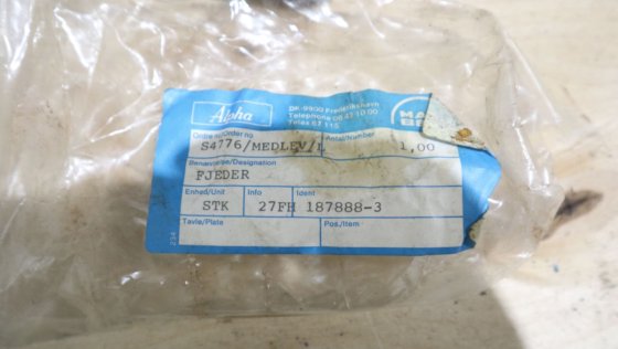 MAN 白黒アルファ・スプリング