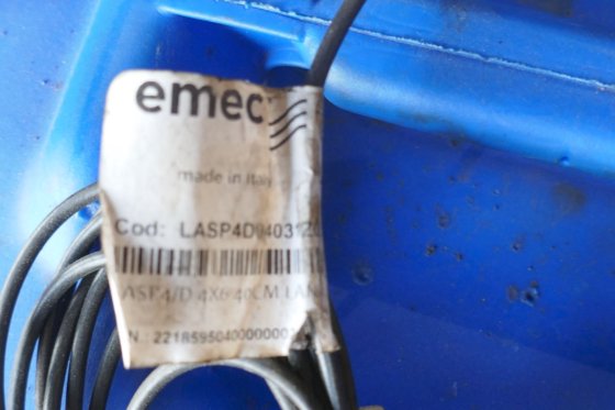 用于化学品计量泵容器的 Emec 支架