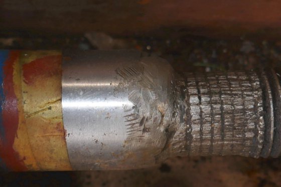 阻尼器总长 1390 毫米