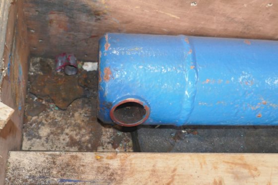 阻尼器总长 1390 毫米