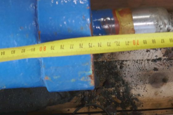 阻尼器总长 1390 毫米