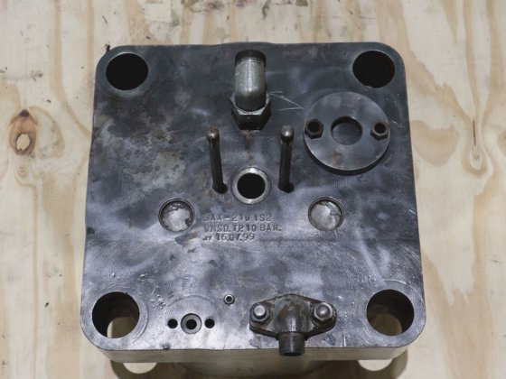 1999年式 ヴィッヒマン AX シリンダーヘッド タイプ3