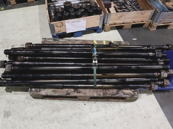 1979 Wichmann 用于发动机缸体的螺柱螺栓