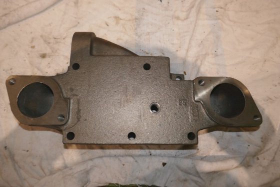 2001 康明斯节温器外壳 3010933