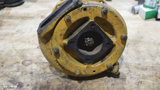 卡特彼勒水泵和驱动装置