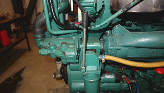 2016 ボルボ・ペンタ D9A2J MH