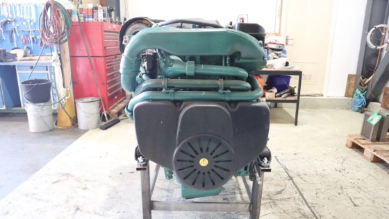 2016 ボルボ・ペンタ D9A2J MH