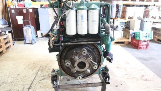 2016 ボルボ・ペンタ D9A2J MH