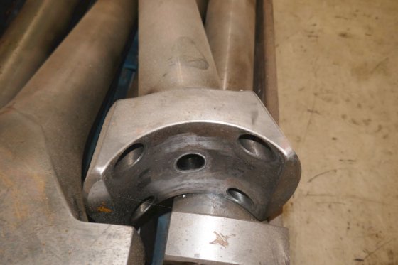 ヴィヒマン コネクティングロッドとベアリングカバー