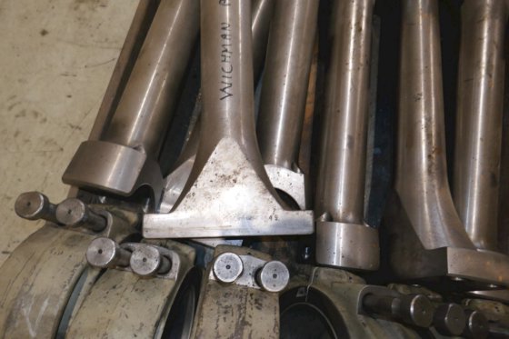 ヴィヒマン コネクティングロッドとベアリングカバー