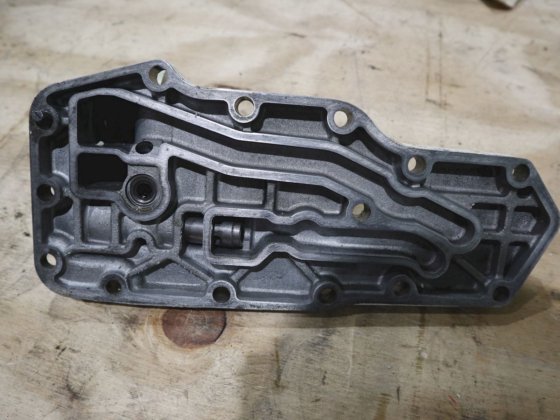 康明斯机油冷却器和过滤器外壳