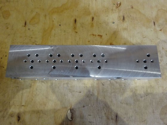 緊急操縦スタンド用スルザーターミナルストリップ